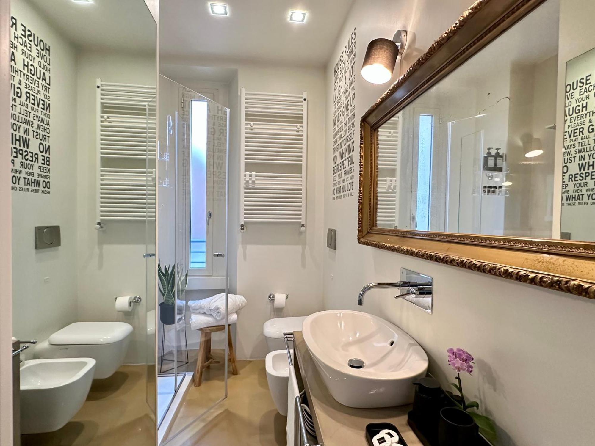 Lily Pads -Elegant Apartment- In The City Center Milano Ngoại thất bức ảnh